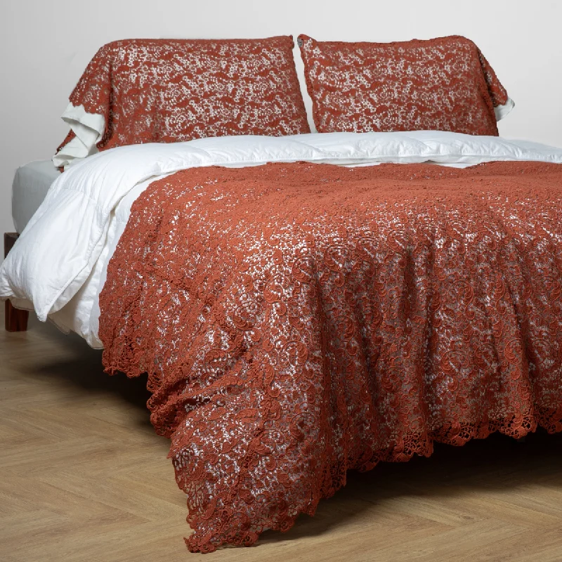 Chenille blankets with a thick and fuzzy textureAllora Bed Scarf