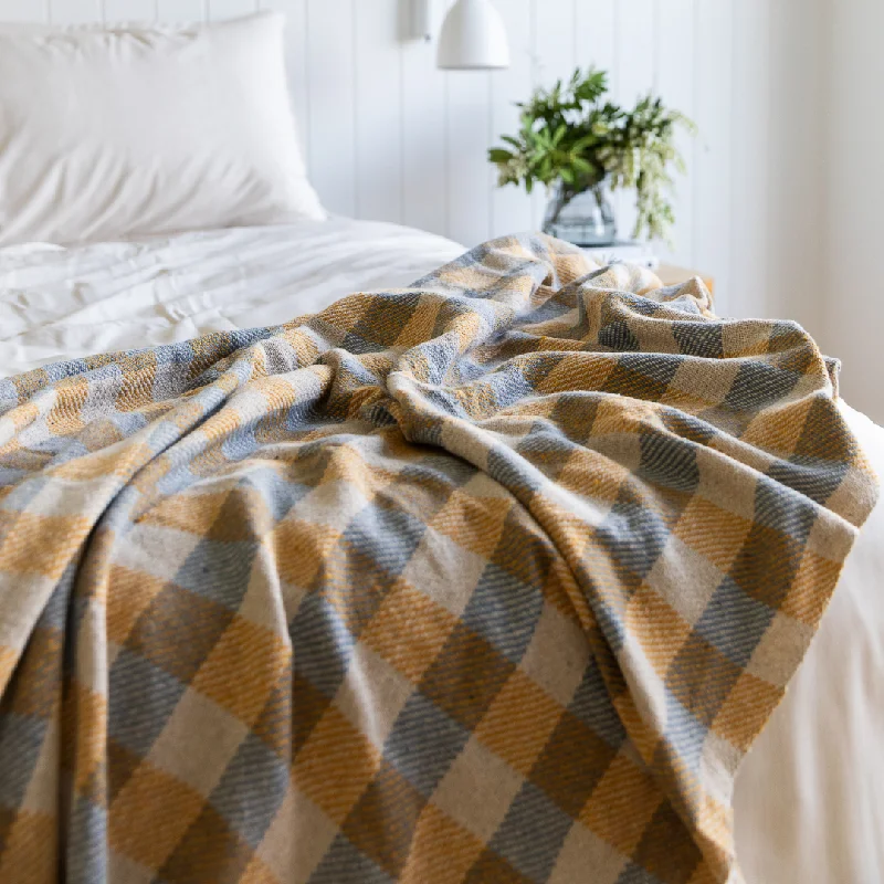 Silk blankets with a smooth and elegant touchAndie Cotton Throw