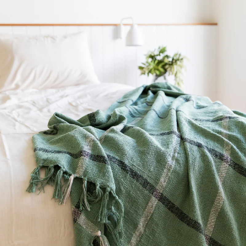 Linen blankets with a rustic and textured lookArden Cotton Slub Throw