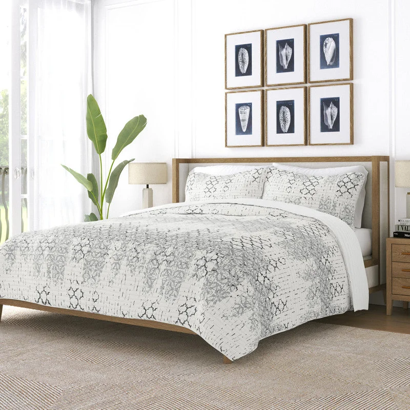 Latex - filled comforters with a bouncy texture and good supportAztec Inspired Light Gray Reversible Pattern Quilt Coverlet Set Ultra Soft Microfiber Bedding