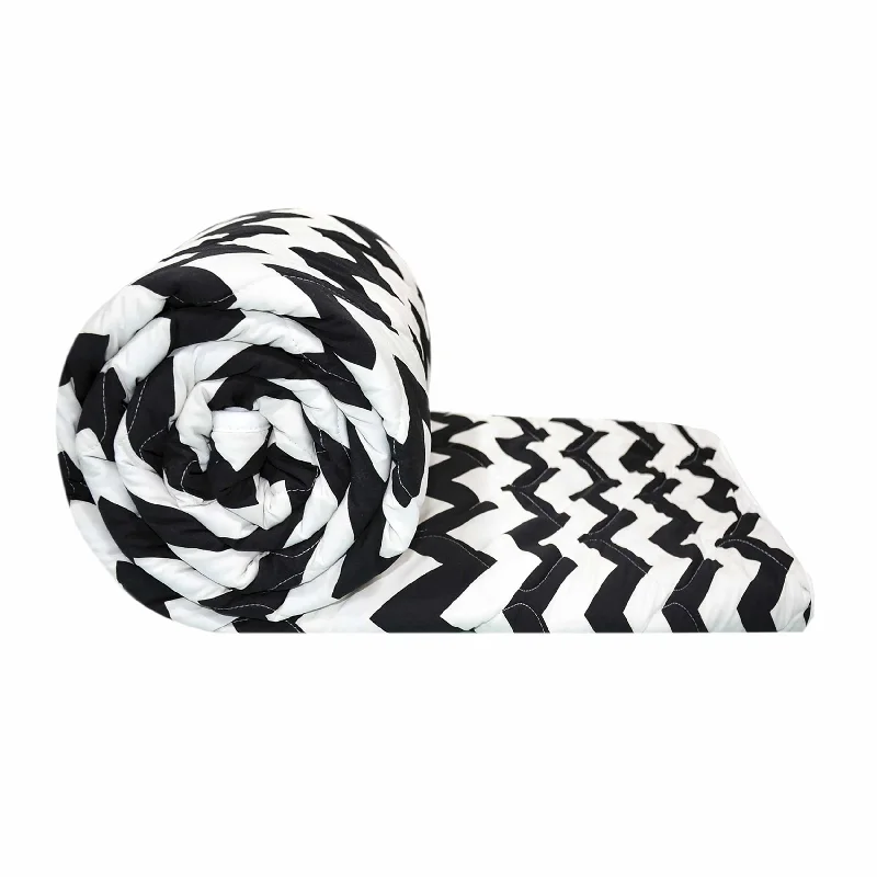 Wool - filled comforters with natural moisture - wicking and temperature - regulating featuresBlack and White Chevron Double Bed AC Quilt Comforter