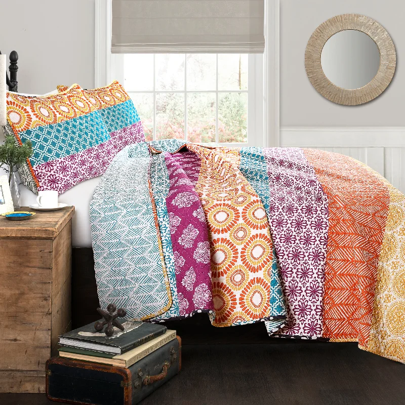 Full - size comforters suitable for full - sized beds in guest rooms or small bedroomsBohemian Stripe Quilt 3Pc Set