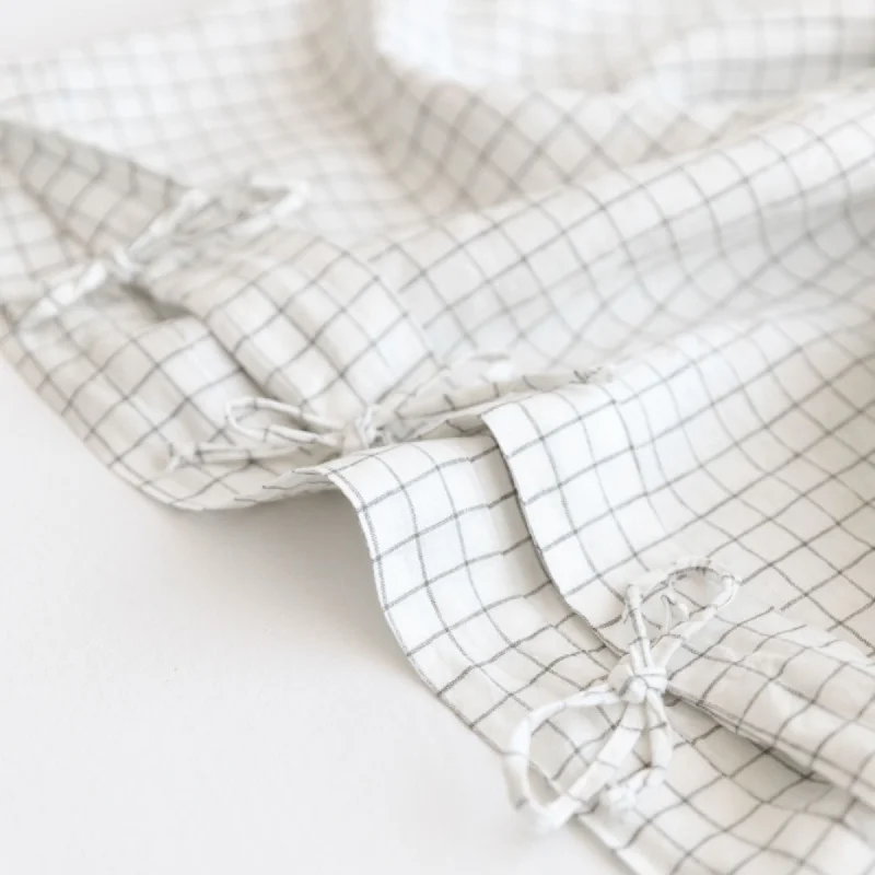 Thermal - regulating duvet covers to keep you warm in winter and cool in summerCactus Grid Linen Cot Duvet