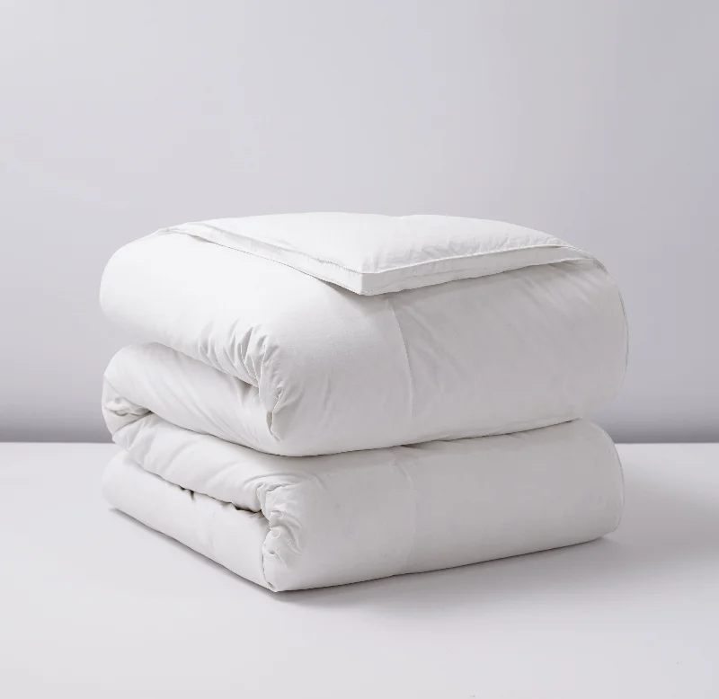 Silk - filled comforters for a luxurious and smooth touchDeluxe Down Alternative Comforter