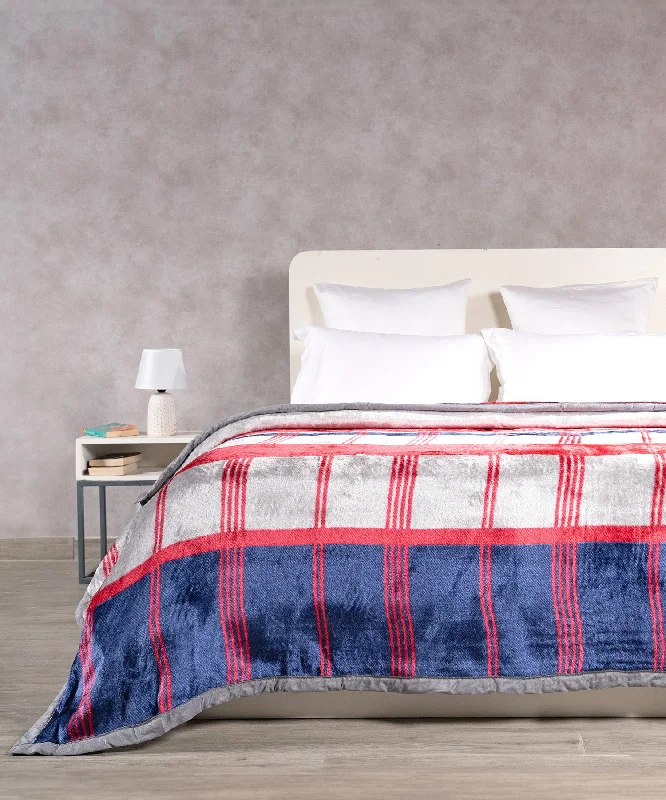 Recycled polyester blankets for an eco - conscious optionHome Essential Soft Sanctuary, Double Blanket, 2.7kg, Boston