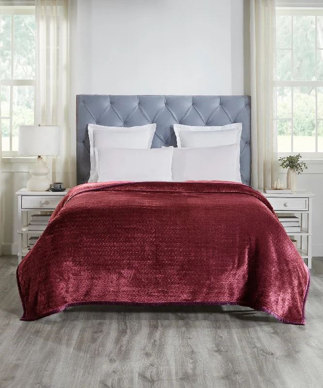 Acrylic blankets for a soft and affordable alternativeHome Essentials Style Me Jacquard Double Blanket, 290GSM, Ruby