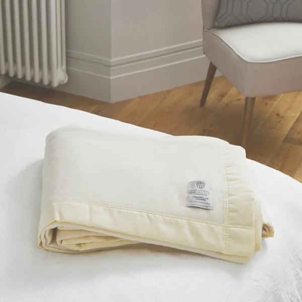 Cotton blankets for breathability and a lightweight feelLambswool & Cashmere Blend Blanket