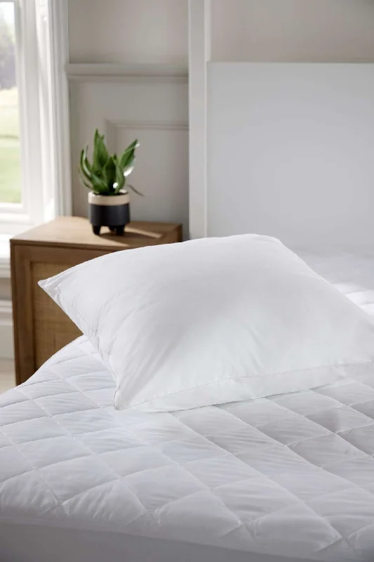 Stain - resistant duvet covers for easy maintenanceLuxury Square Pillow