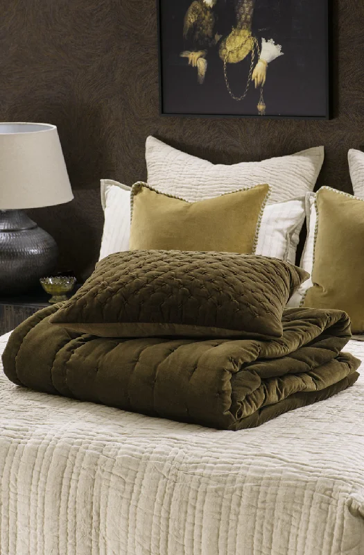 Bamboo - fiber - filled comforters with antibacterial and breathable qualitiesMica Deep Moss Comforter