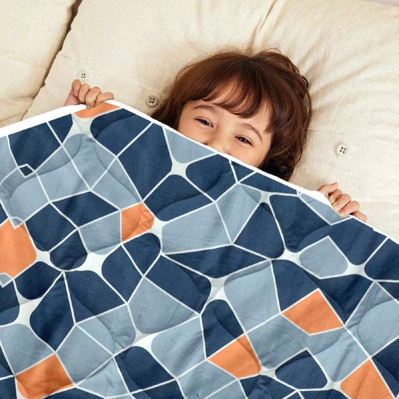 Latex - filled comforters with a bouncy texture and good supportBlue Abstract AC Quilt Comforter for Kids