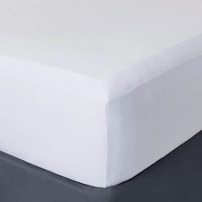 Bed skirts for beds with a rectangular frameOpen Box - White Solid Box Spring Cover (Full) - Threshold