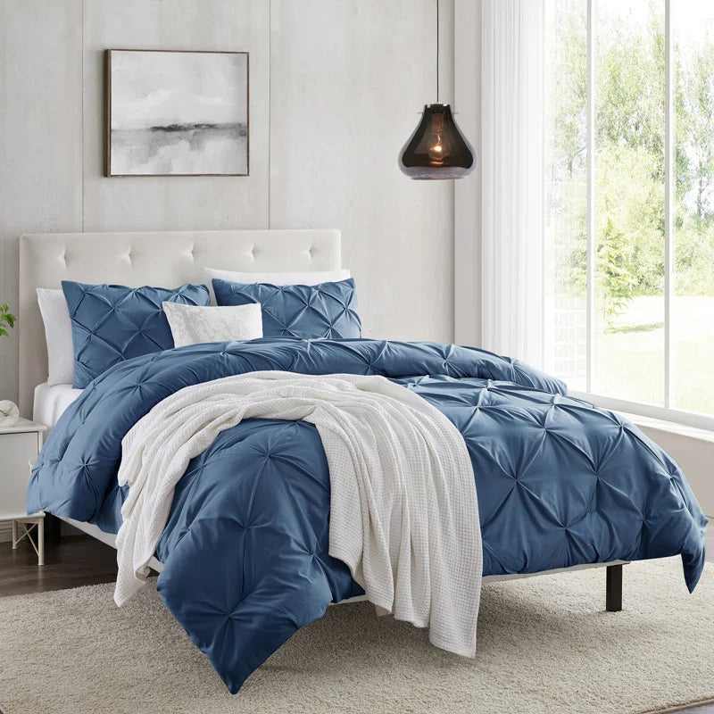 Silk - filled comforters for a luxurious and smooth touchPintuck Comforter - Navy