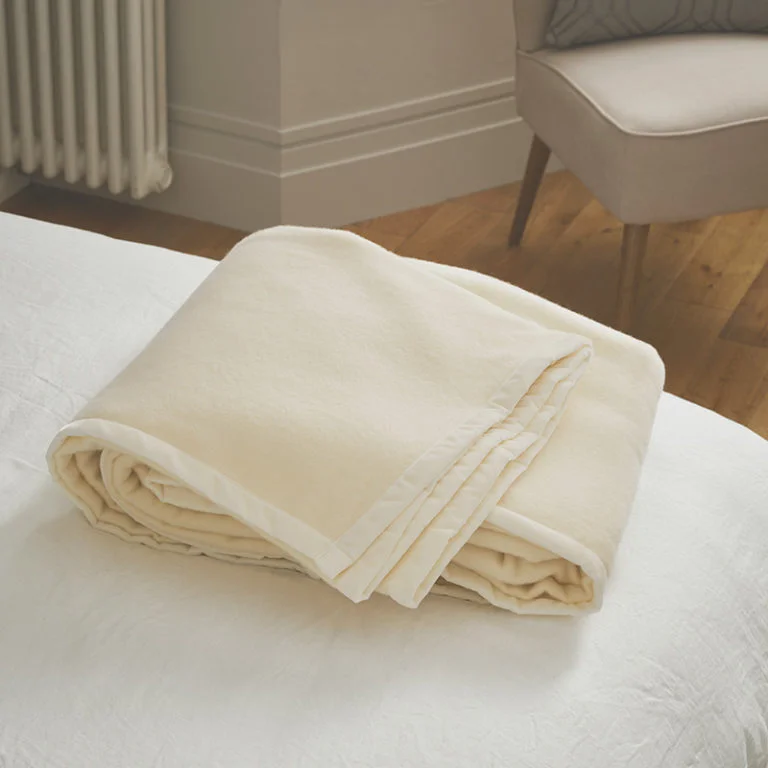 Rayon from bamboo blankets for a silky and breathable feelPure Lambswool Blanket - Elizabeth