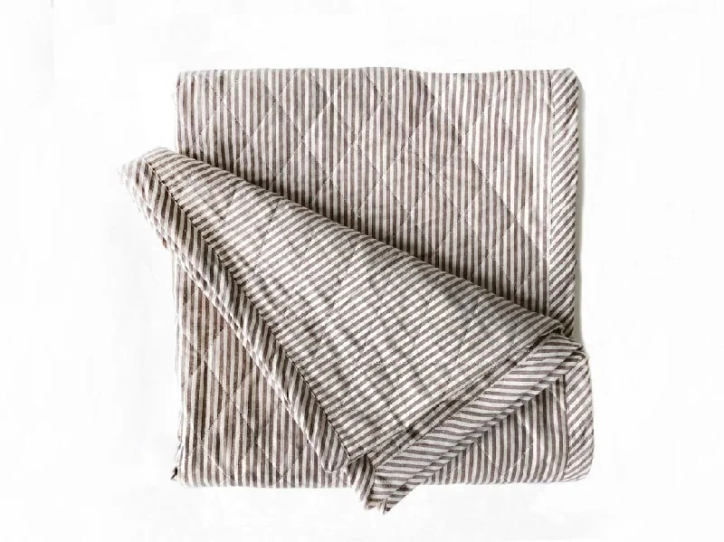 Cotton blankets for breathability and a lightweight feelQuilted Throw in Toulouse Brown