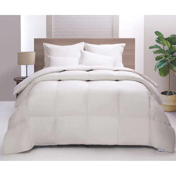 Latex - filled comforters with a bouncy texture and good supportThe Supreme White Duck Down Comforter