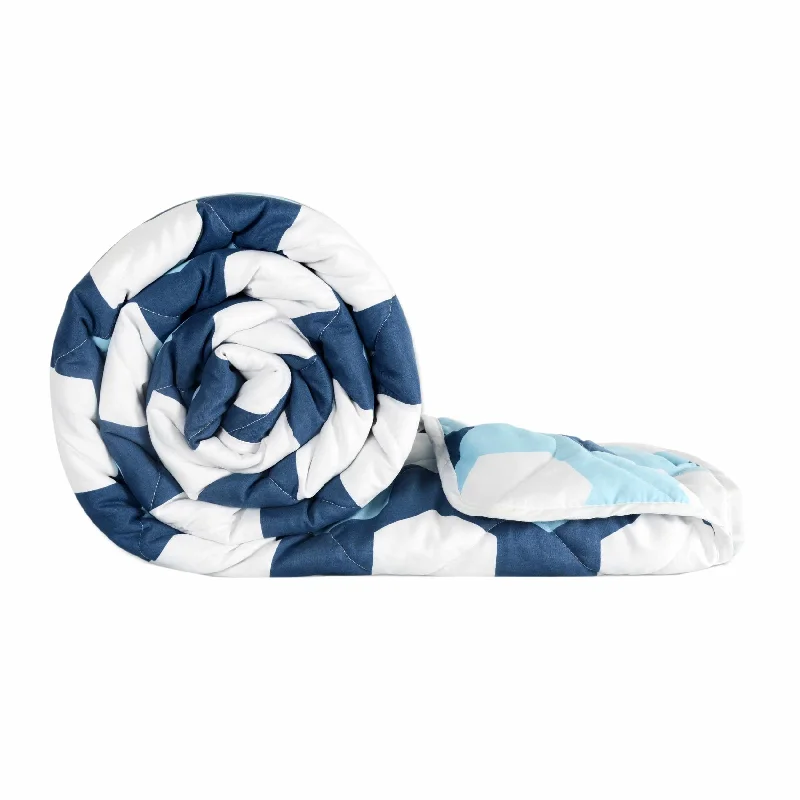 Cotton - filled comforters for a breathable and natural sleep experienceBlue And White Hexagon Double Bed AC Quilt Comforter