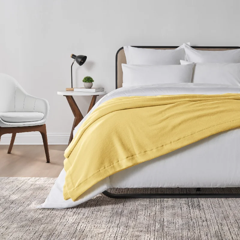 Cotton blankets for breathability and a lightweight feelSobellux Hotel Ultra Soft Fleece Blanket | Raffia