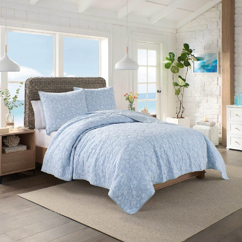 Down - filled comforters for supreme warmth and lightnessSouthern Tide Florence Blue Quilt