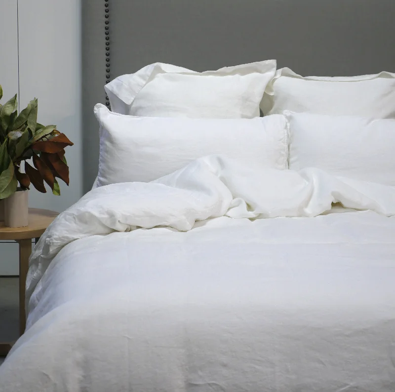 Wrinkle - resistant duvet covers for a neat and tidy lookVIDA STONEWASHED LINEN WHITE DUVETS & PILLOWCASES