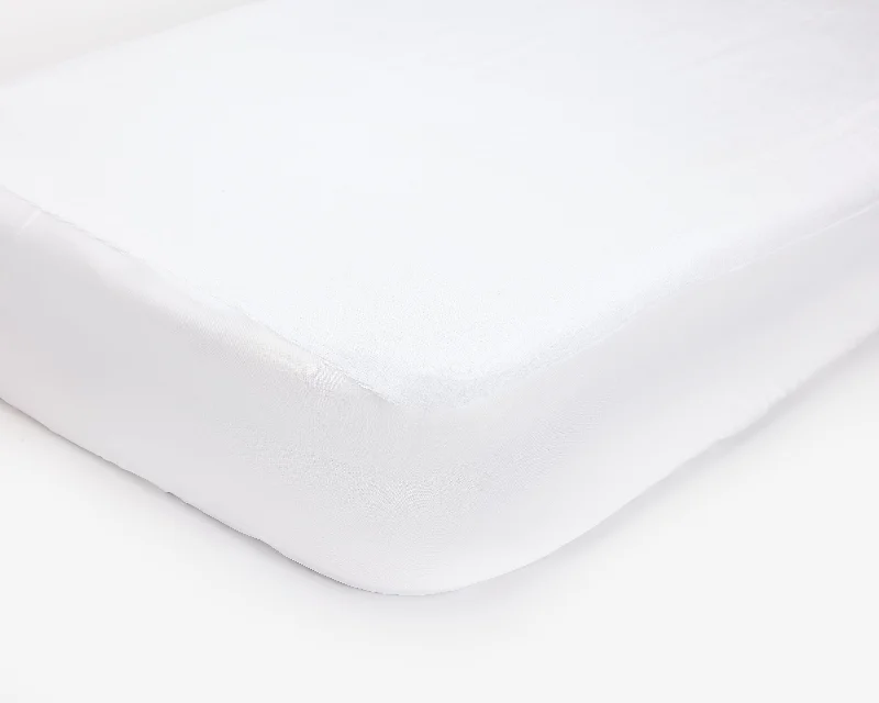 Queen - size mattresses for couples and standard bedroomsWaterproof Mattress Protector